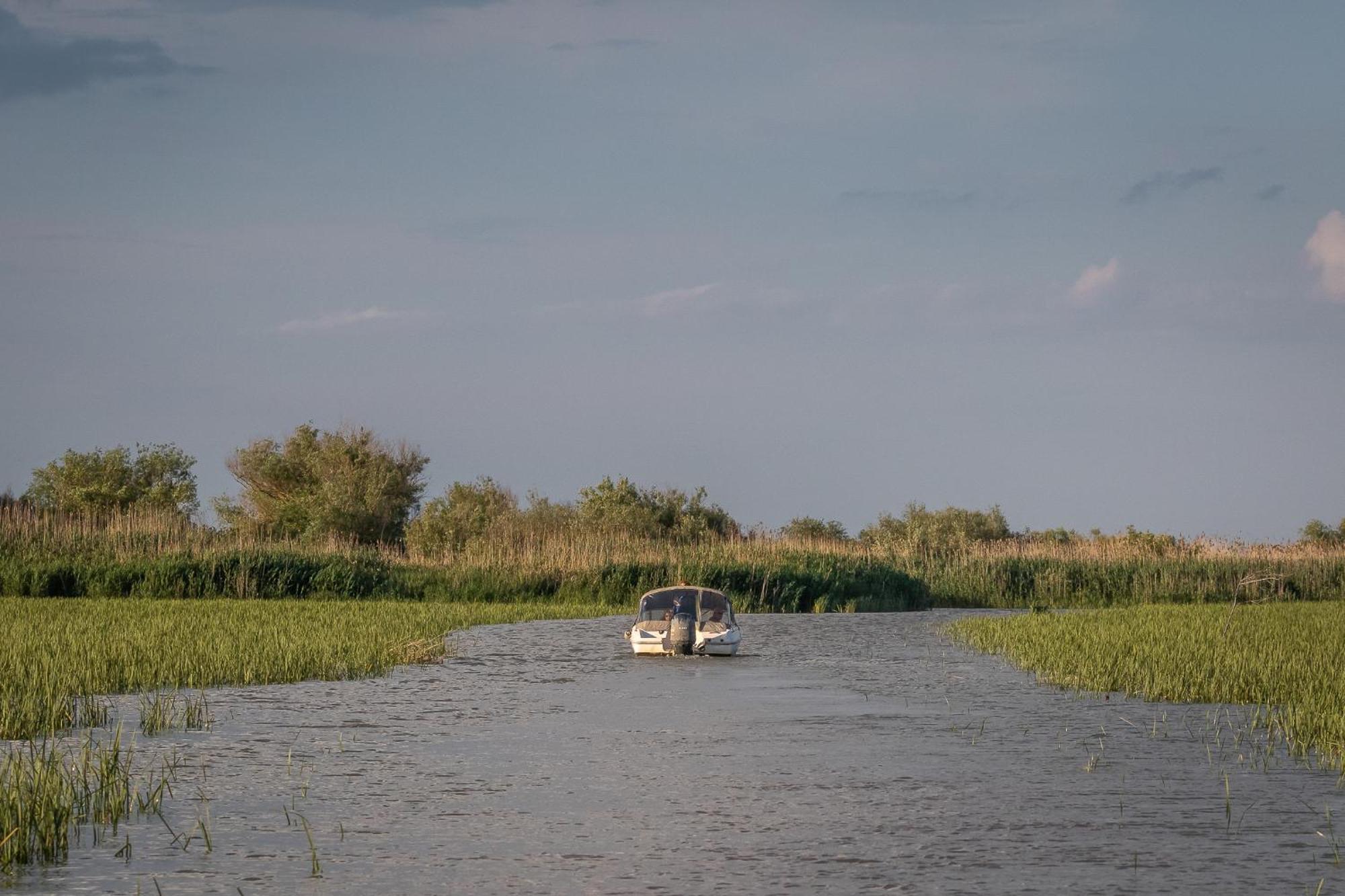 Dolphin Camping Hotel Sfantu Gheorghe  Bagian luar foto