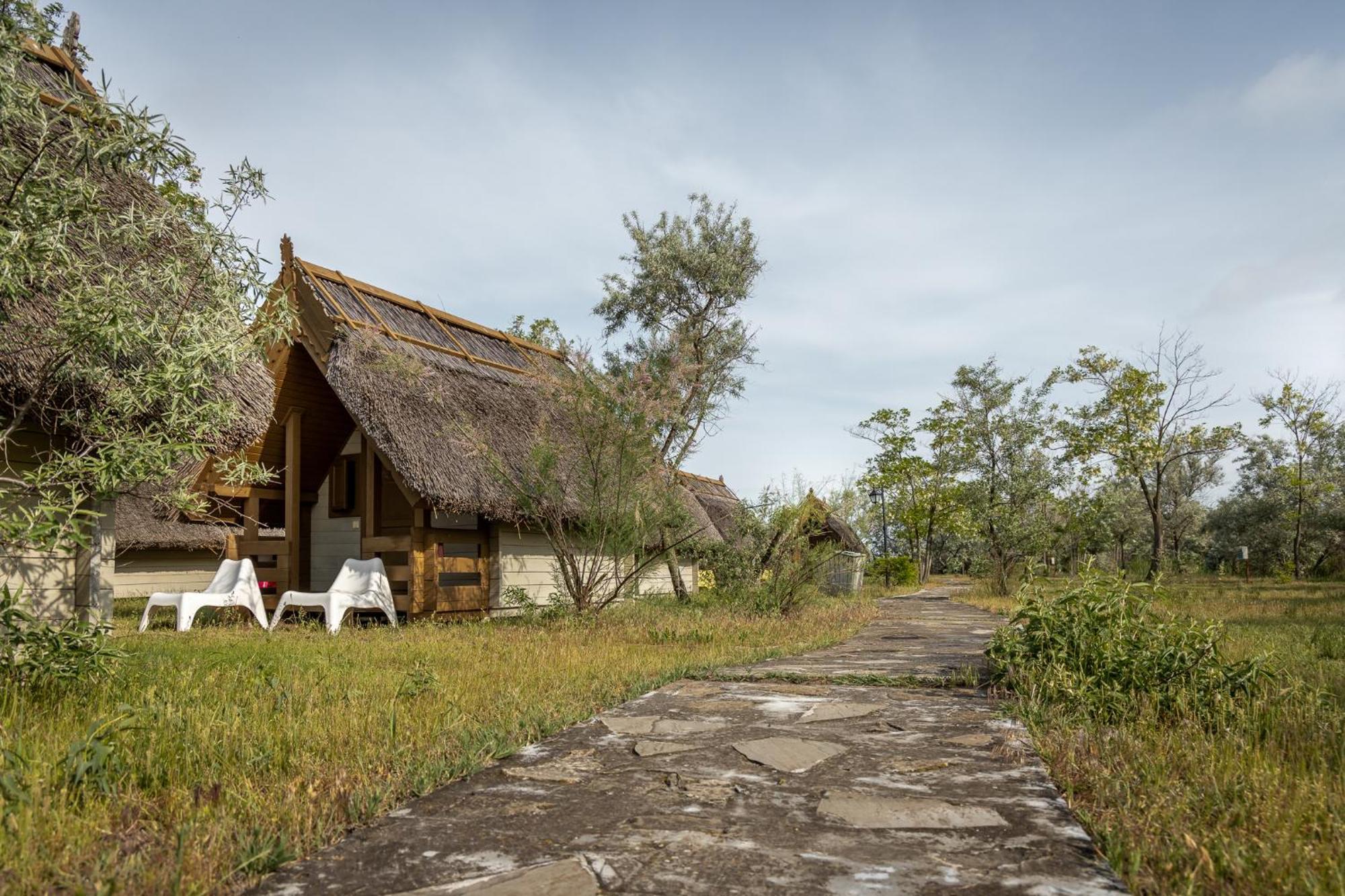 Dolphin Camping Hotel Sfantu Gheorghe  Bagian luar foto