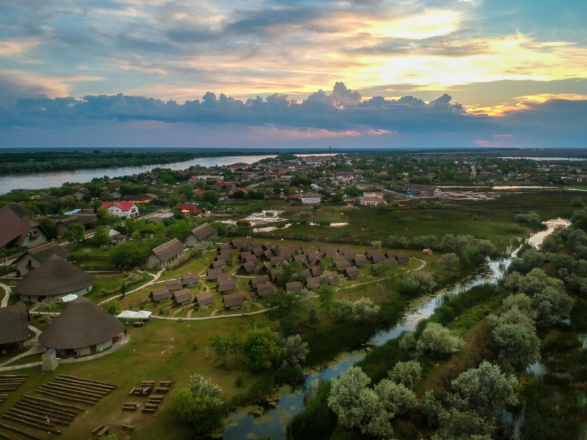 Dolphin Camping Hotel Sfantu Gheorghe  Bagian luar foto